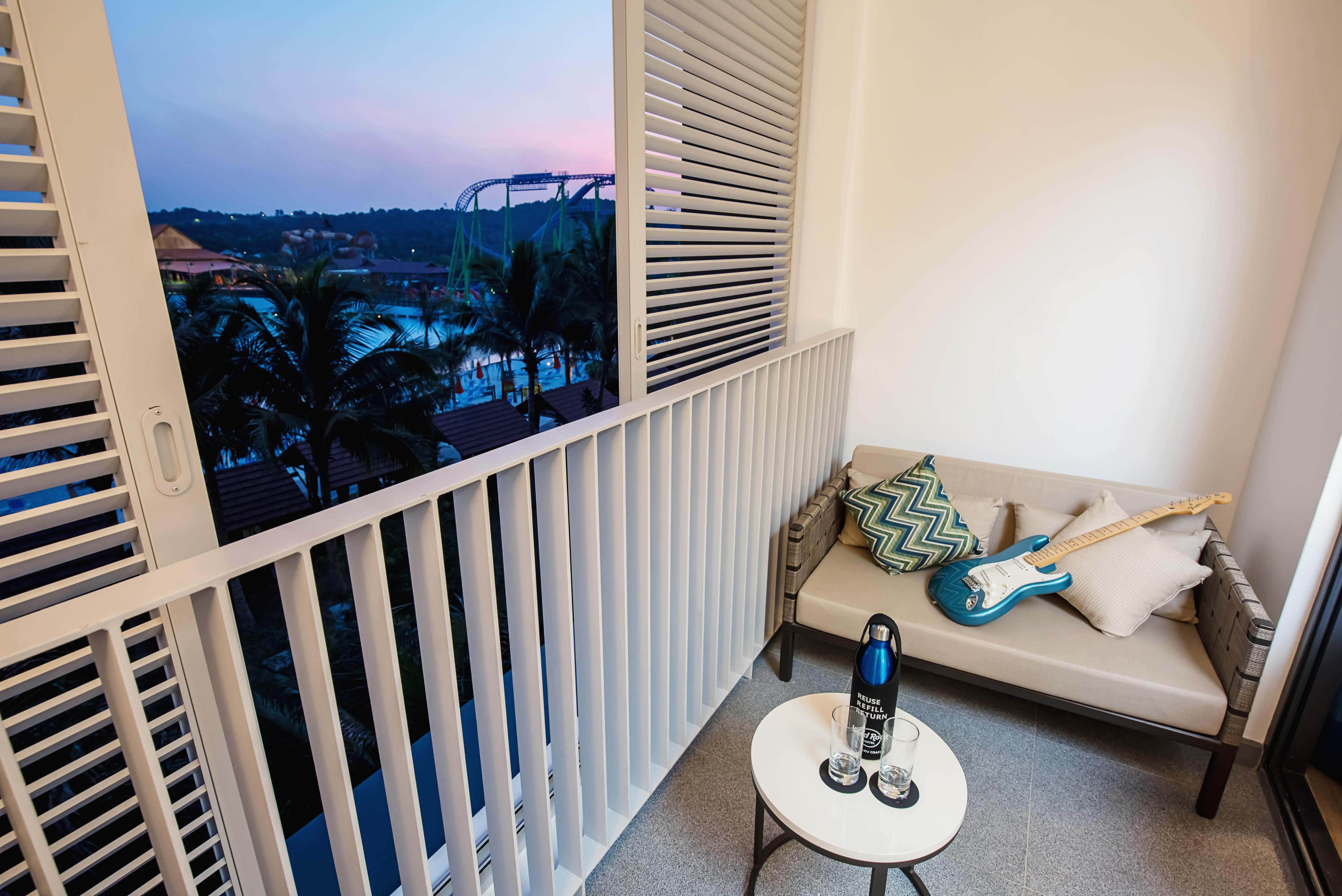 Hard Rock Hotel Desaru Coast Экстерьер фото A balcony at the hotel