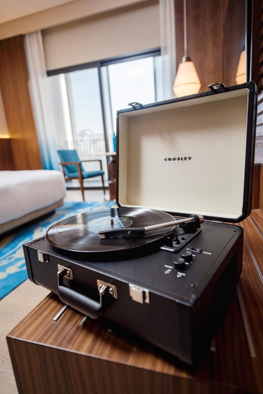Hard Rock Hotel Desaru Coast Экстерьер фото Crosley suitcase record player