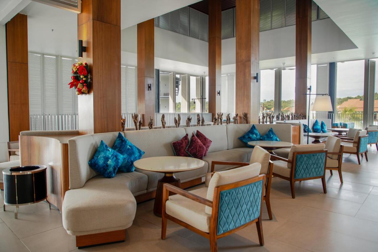 Hard Rock Hotel Desaru Coast Экстерьер фото The lounge at the airport